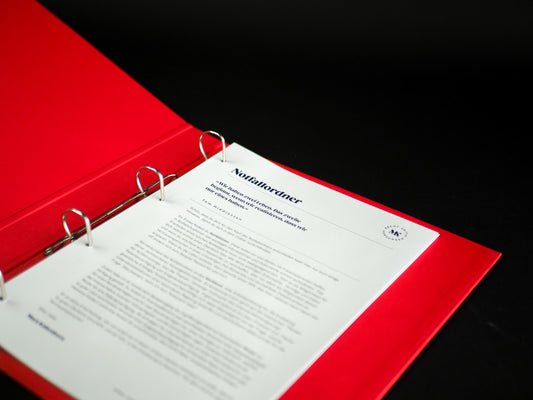 Notfallordner mit Notfalllisten